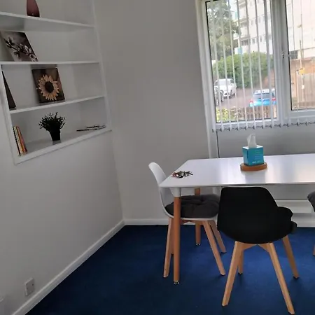 Leeson House In Harborne, Near Botanical Gardens, Queen Elizabeth Hospital, University, Utilita Arena, Edgbaston Cricket Ground, Cadbury World And The Mac, With Free Parking *