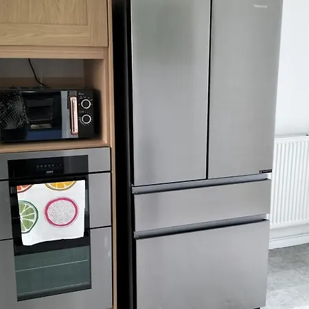 Leeson House In Harborne, Near Botanical Gardens, Queen Elizabeth Hospital, University, Utilita Arena, Edgbaston Cricket Ground, Cadbury World And The Mac, With Free Parking Birmingham