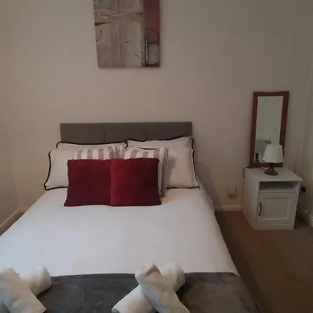 Lejlighed Leeson House In Harborne, Near Botanical Gardens, Queen Elizabeth Hospital, University, Utilita Arena, Edgbaston Cricket Ground, Cadbury World And The Mac, With Free Parking