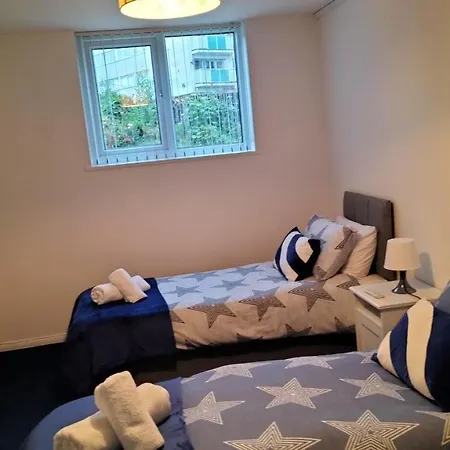 Lejlighed Leeson House In Harborne, Near Botanical Gardens, Queen Elizabeth Hospital, University, Utilita Arena, Edgbaston Cricket Ground, Cadbury World And The Mac, With Free Parking